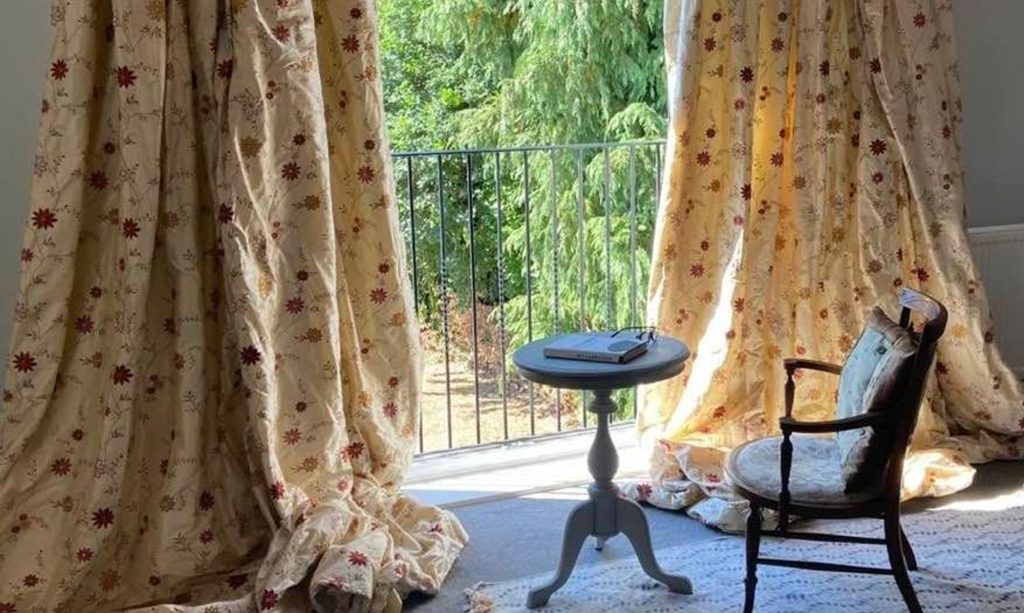 Fabulous & sustainable secondhand curtains and accessories