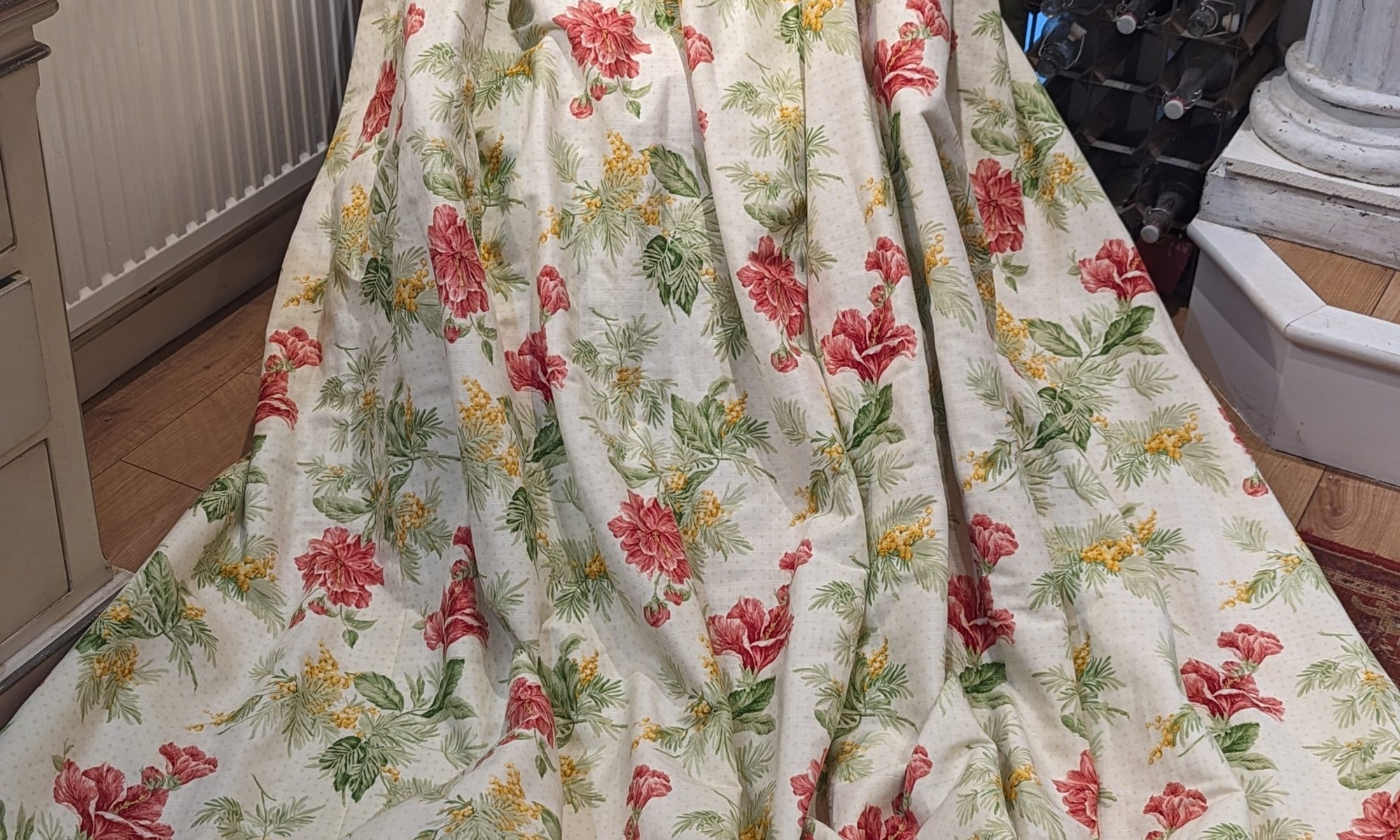 Cream Floral Shabby Chic Linen Second-Hand Curtains with Pinch Pleats and Interlining W270 D231