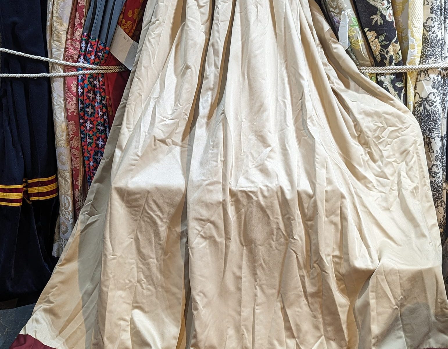 Dark Cream Single Second-Hand Curtain with Pinch Pleats, Burgundy Trim and Lining W101 D246