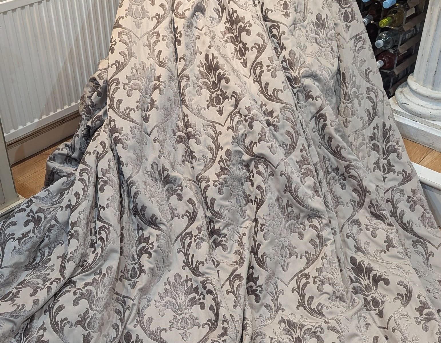 Immense Silver/Grey Damask Pinch Pleat Second-Hand Curtains W630 D232