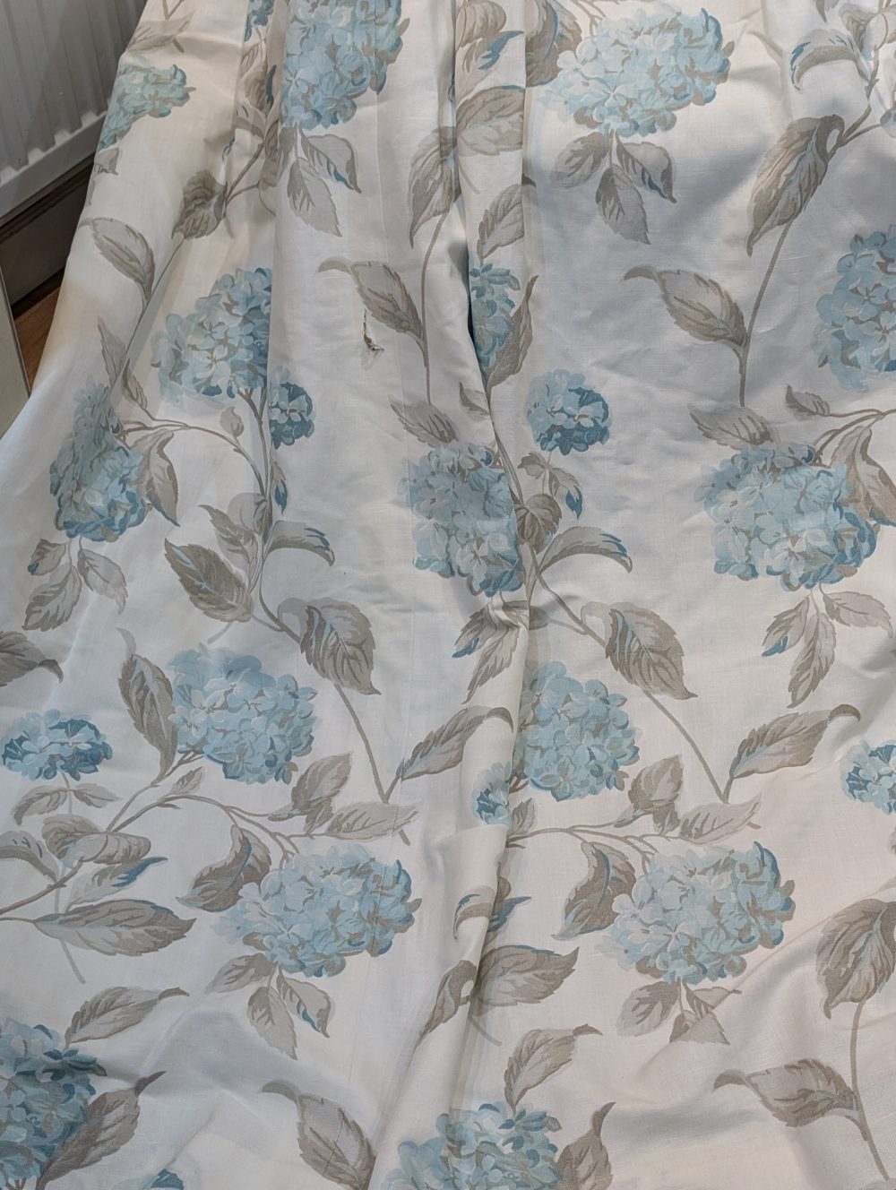 Single Vintage Laura Ashley 'Hydrangea' Second-Hand Curtain W165 D218 - Image 2