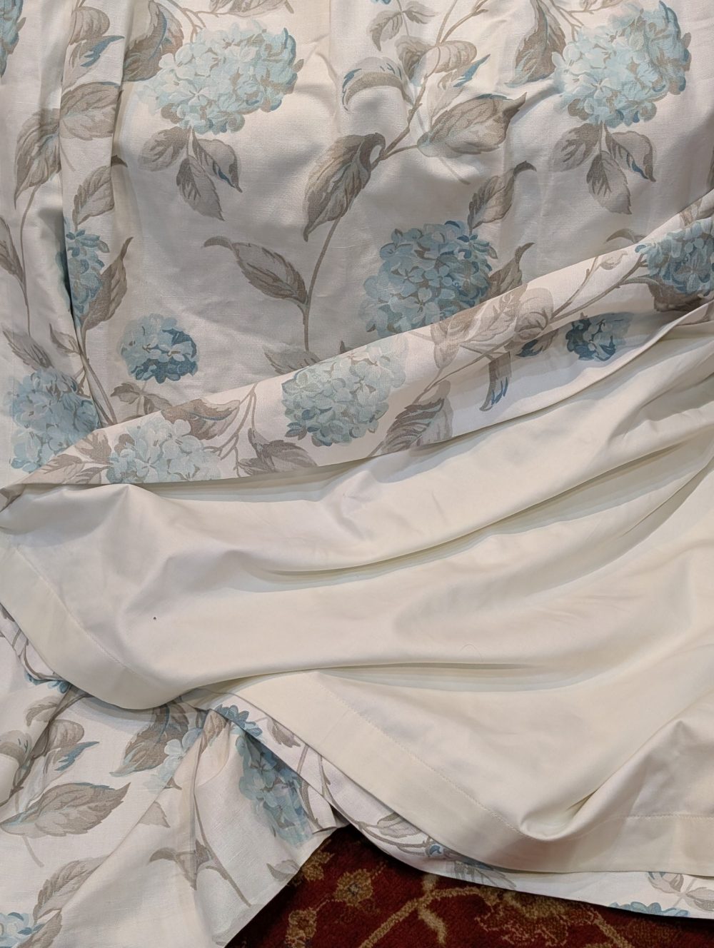 Single Vintage Laura Ashley 'Hydrangea' Second-Hand Curtain W165 D218 - Image 4