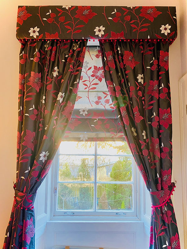 Black and Red Leaf Pattern Pencil Pleat Second-Hand Curtains W200 D297