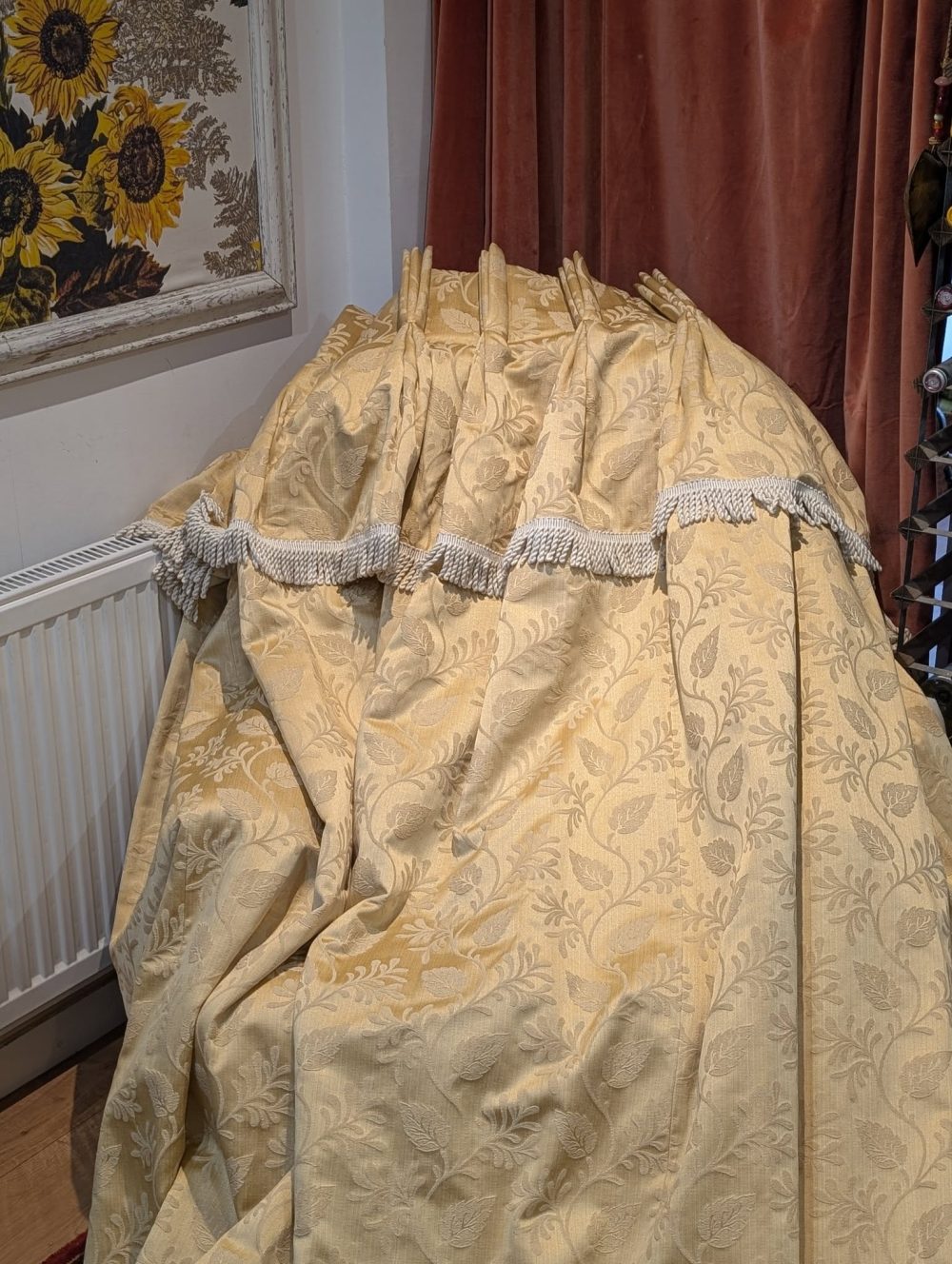 Gold Damask Second-Hand Curtains with an Attached Valance W250 D234 - Image 3