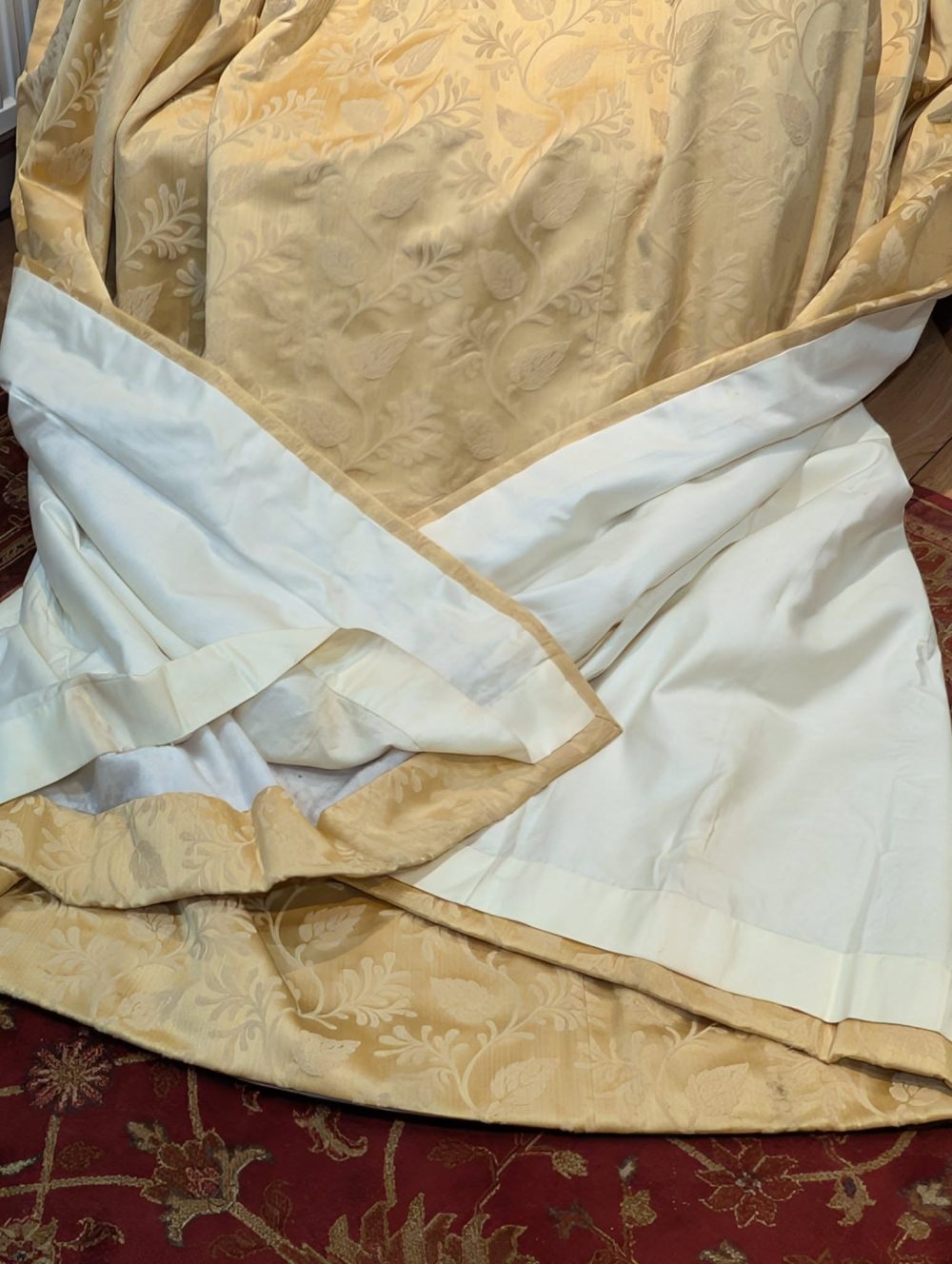Gold Damask Second-Hand Curtains with an Attached Valance W250 D234 - Image 4