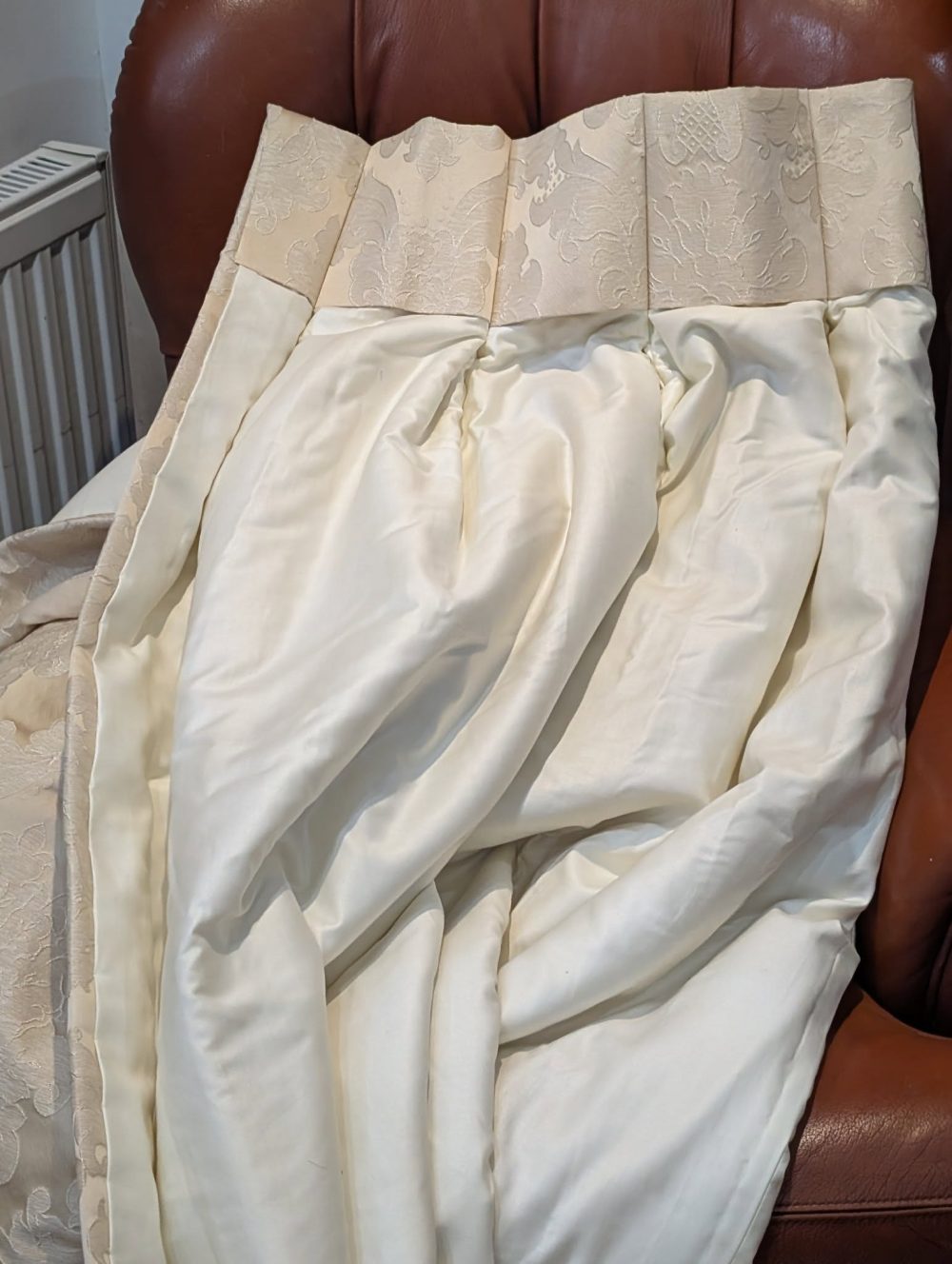 Five Pairs of Cream Damask Pinch Pleat Second-Hand Curtains - Image 5