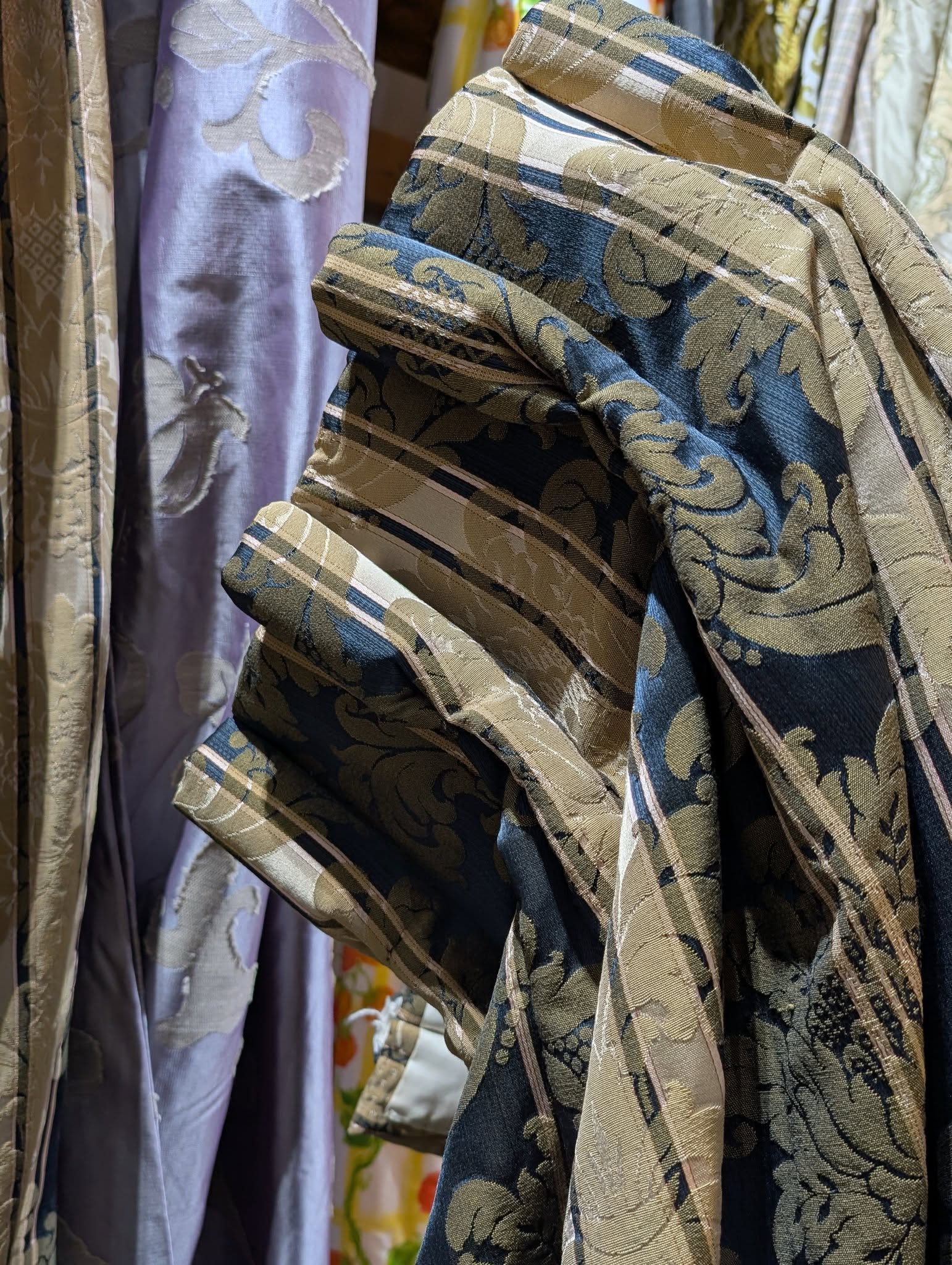 Black and Gold Damask Interlined Second-Hand Curtains W243 D272 - Image 4