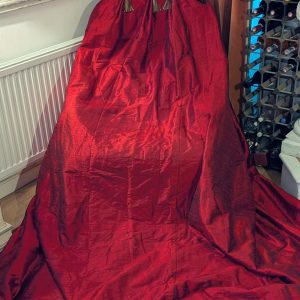 Curtains between 230 and 300 cms long