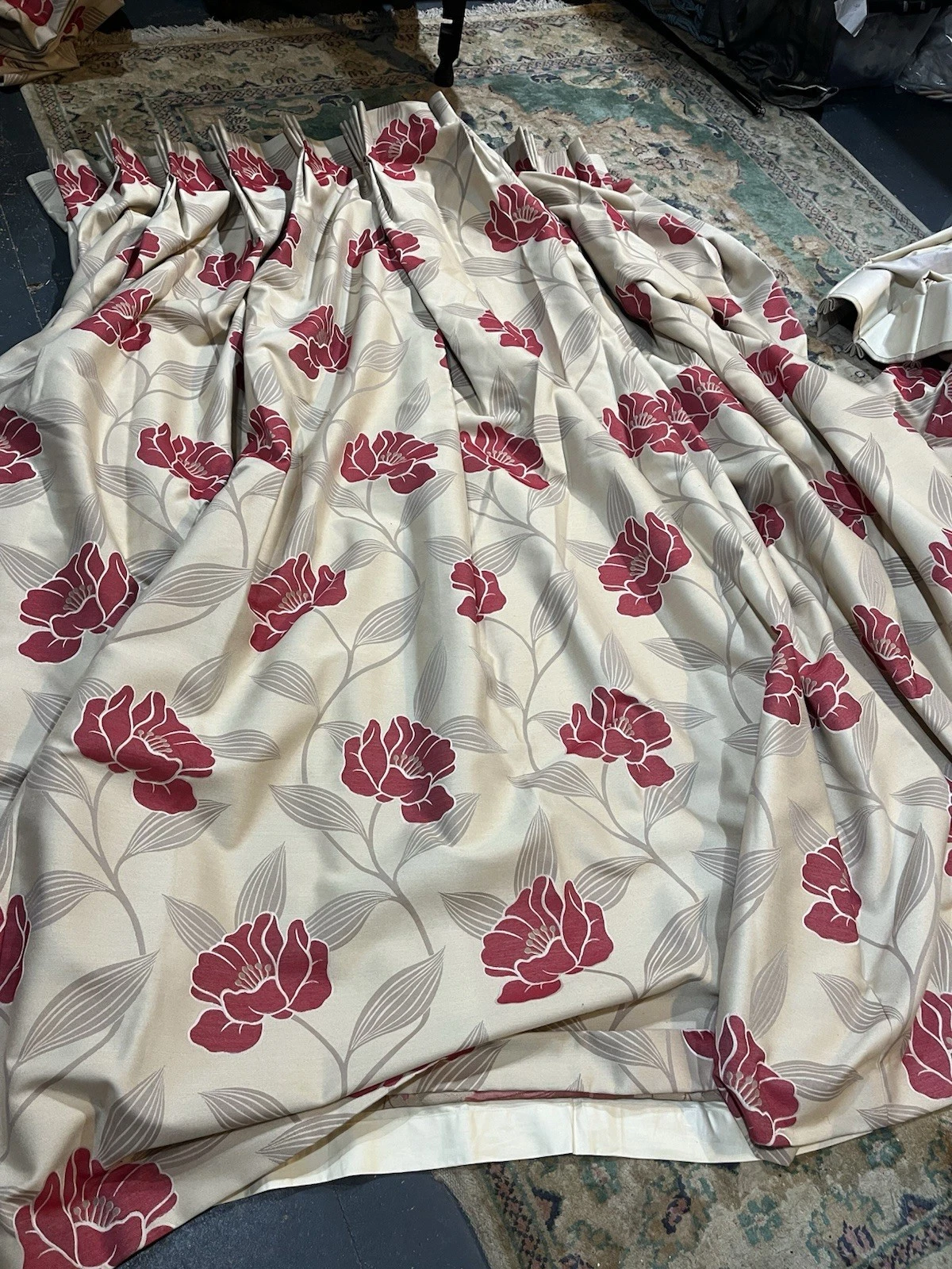 Cream with Rose Pattern Pinch Pleat Second-Hand Curtains