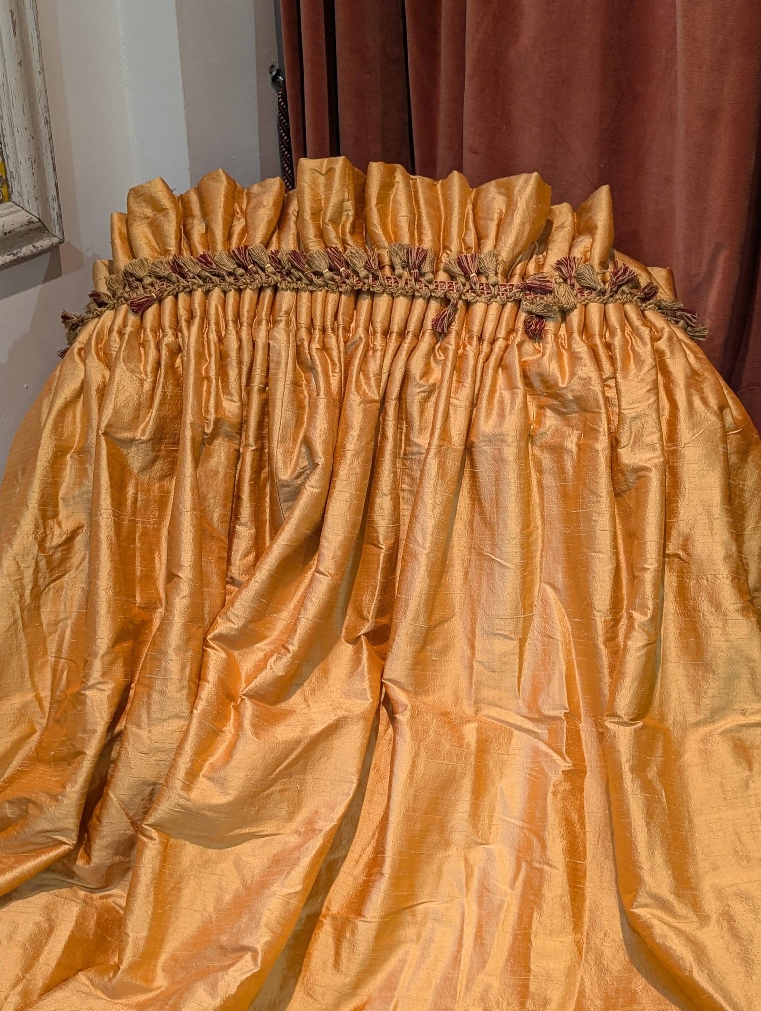 Very Long Vintage Antique Gold Silk Pencil Pleat Second-Hand Curtains - W234 D309 - 3 Pairs Available - Image 7