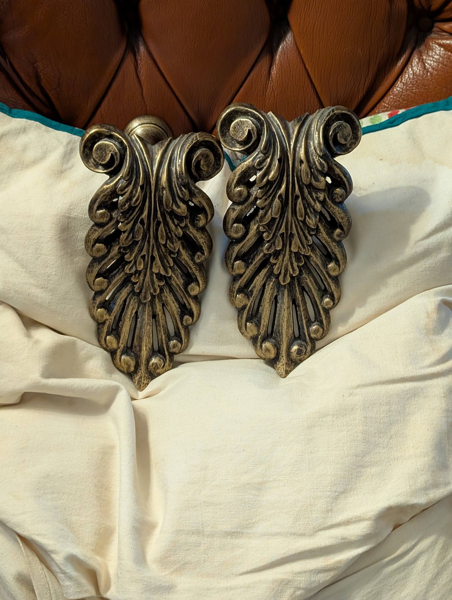 Antique Effect Gilt Finished Wooden Curtain Hold Backs - Image 2