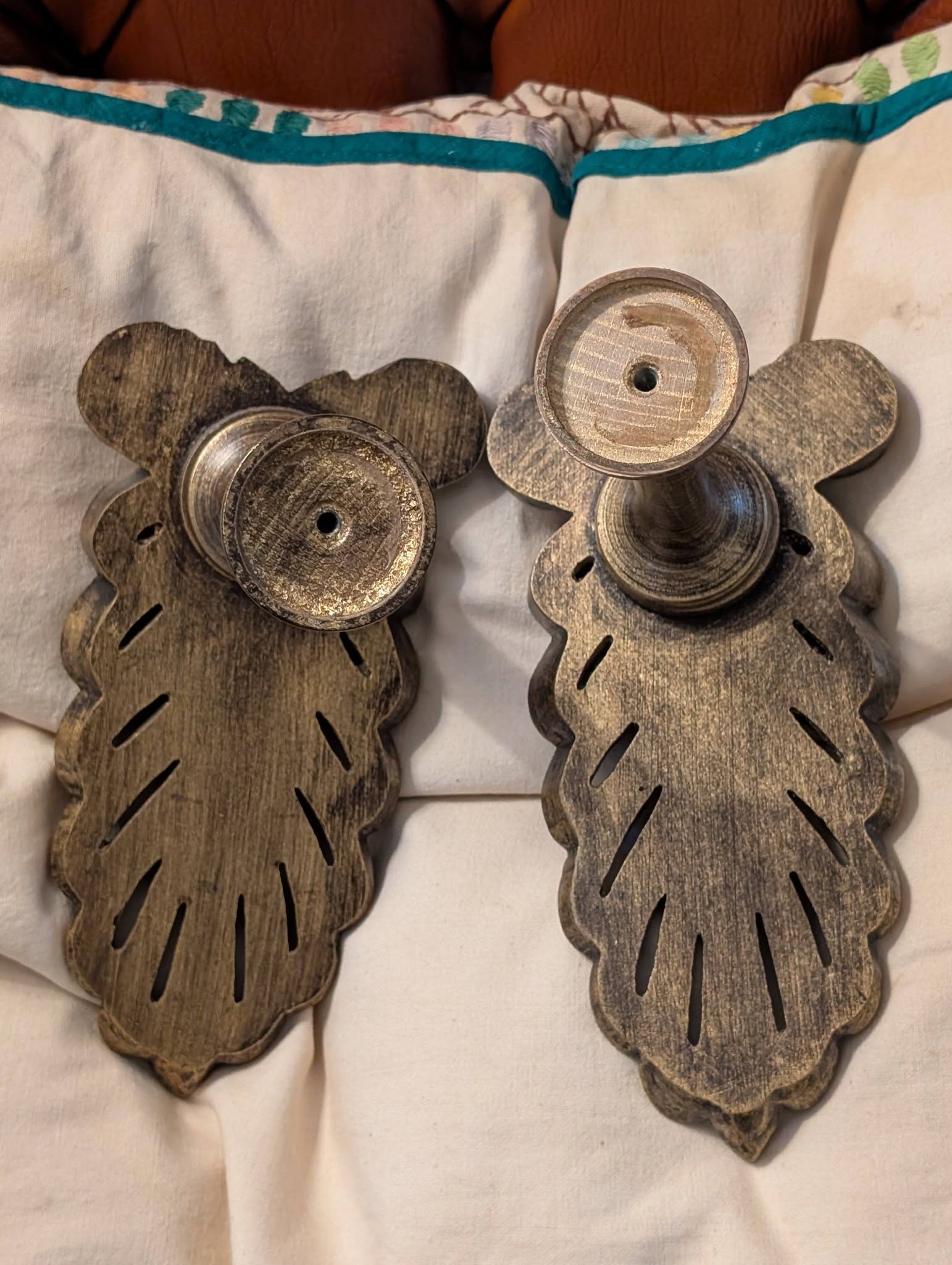 Antique Effect Gilt Finished Wooden Curtain Hold Backs - Image 3
